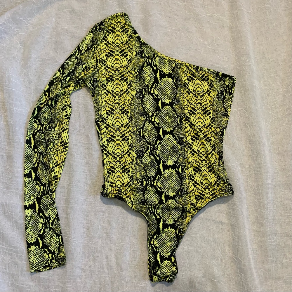 PRETTY LITTLE THING one sleeve snake skin bodysuit